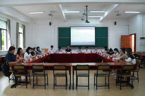 教师座谈会照片01.jpg